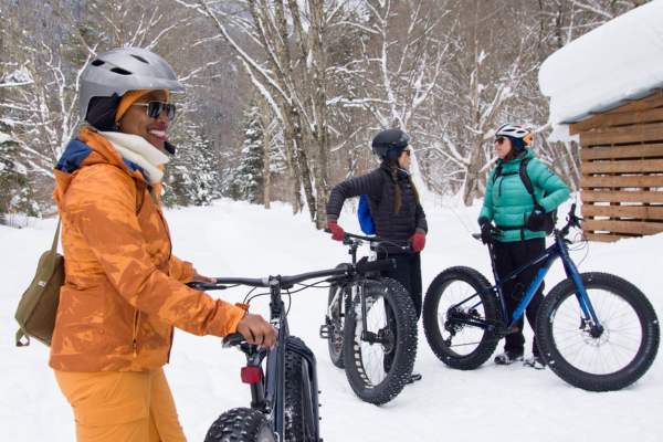 tourists with fat bikes in Quebec
